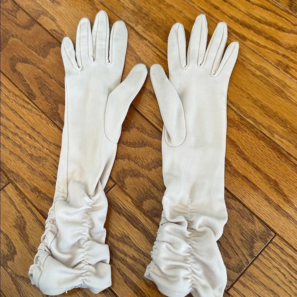 Vintage 60s New York Glove Co Nylon Tan Gloves with elastic ruched sides‎